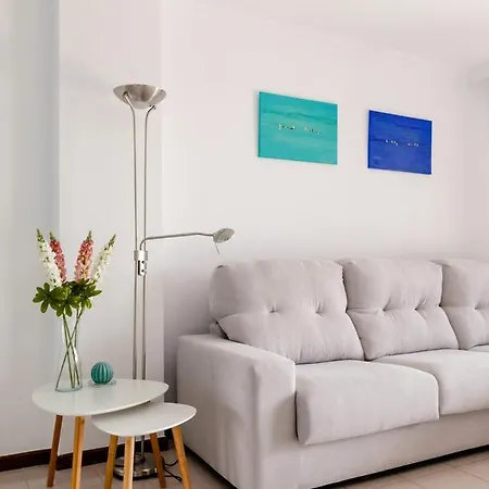 Cruz Harbor Views: Seaside Prime Location Apartment *